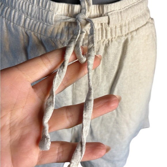 Old Navy women’s linen cream shorts sz small front / back pockets preloved - Picture 4 of 6